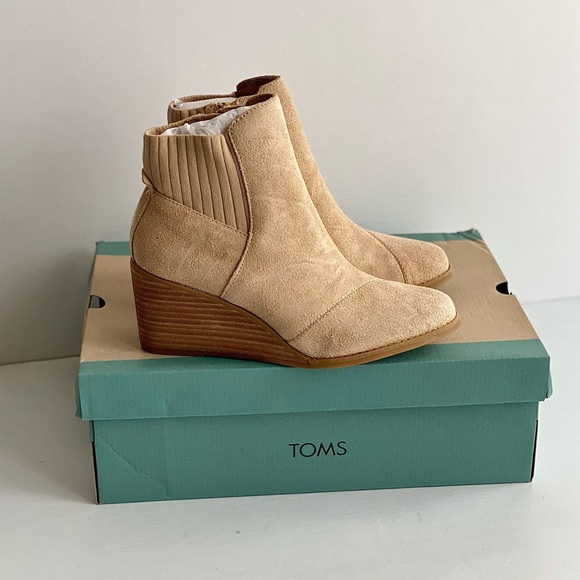 ✨New TOMS Sadie Suede Wedge Booties Sand Beige Size 7 - Picture 2 of 12